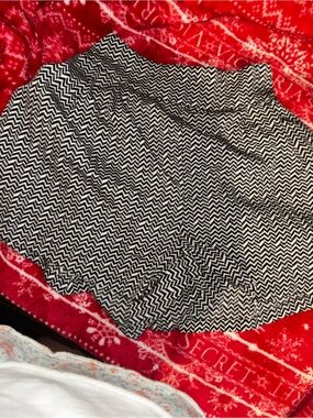 American Eagle Black and White Chevron Shorts